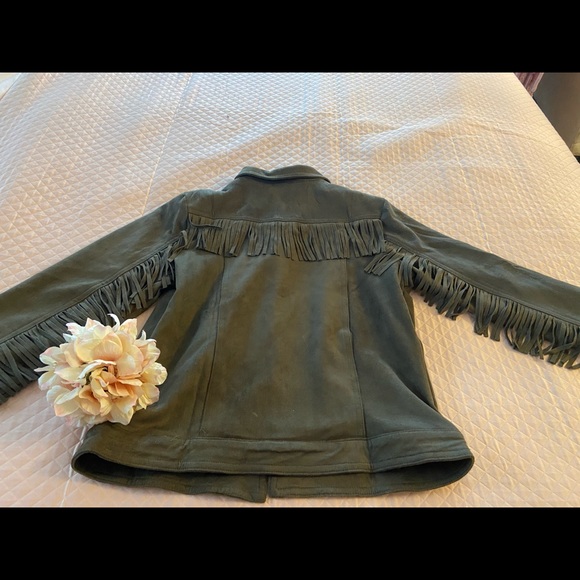 Girls soft faux suede jacket with fringe sleeves - Picture 3 of 4